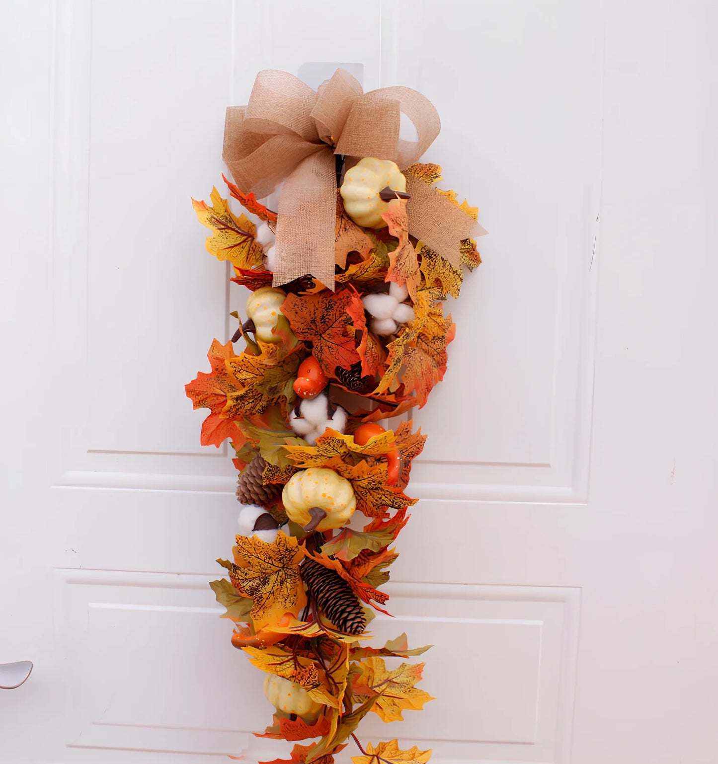 Autumn pumpkin wreath with 50cm diameter featuring fabric leaves and simulation pumpkins
