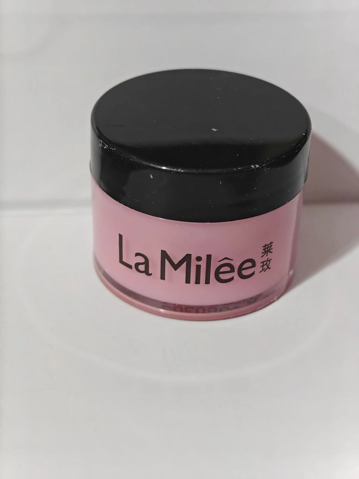 Boxed 20-30g lip skin care mask for moisturising and nourishing dry lips.