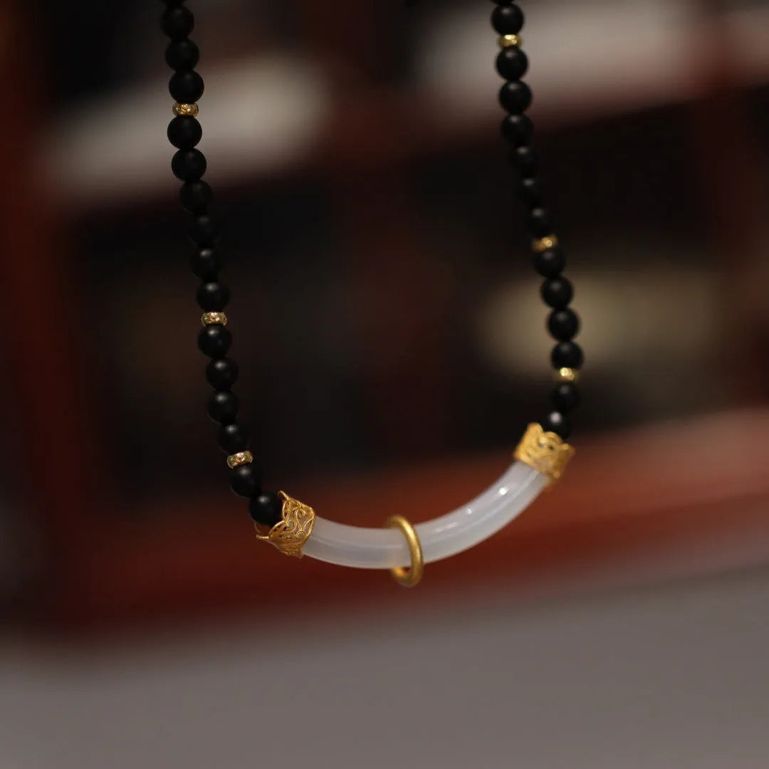 Chinese style U-shaped black agate white chalcedony necklace with 925 silver pendant