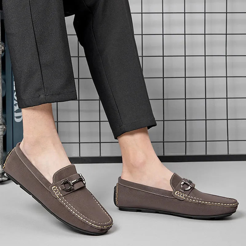 Men's beige leather casual Doug shoes with a round toe and rubber sole on a white background.