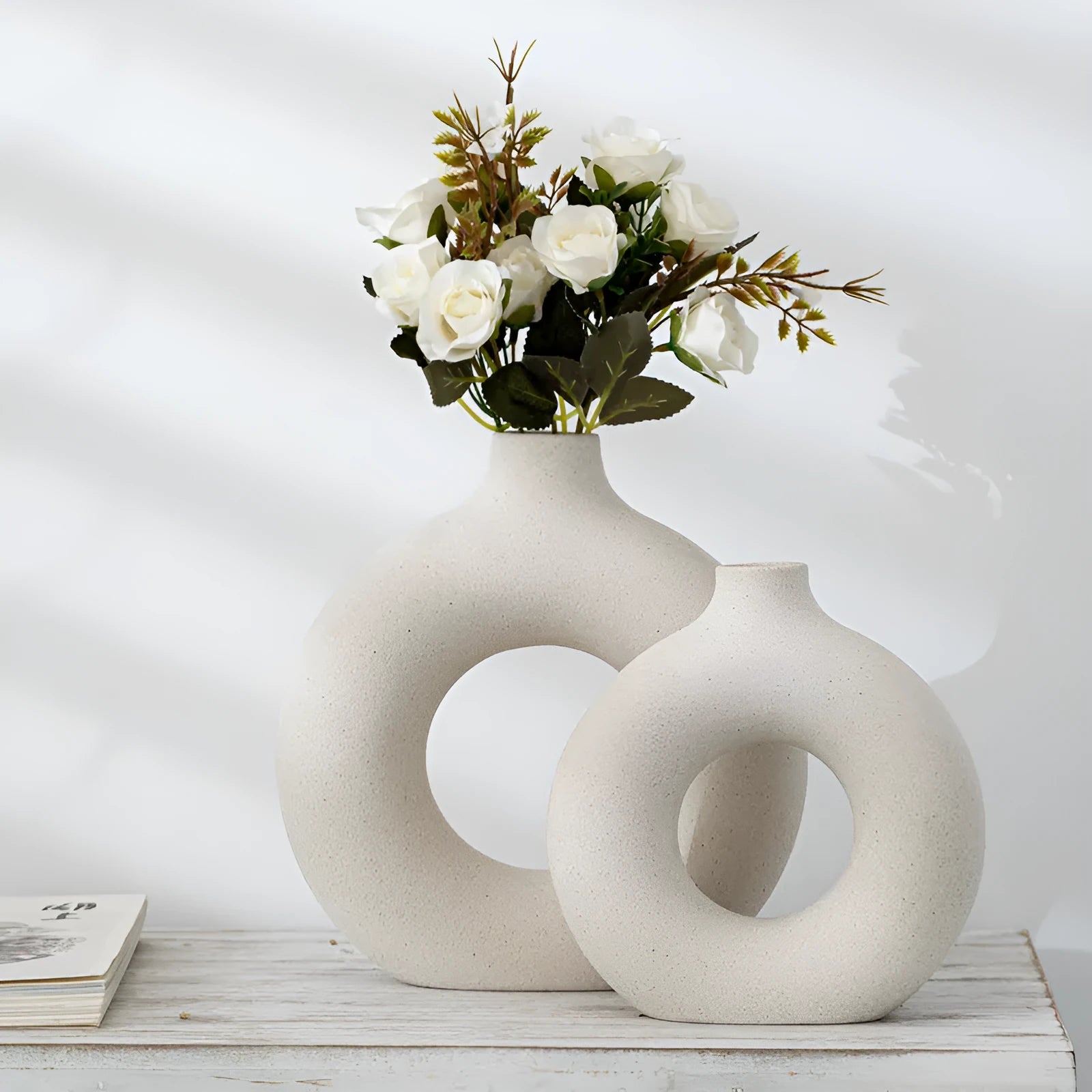 Frosted particle porcelain biscuit vase for flower arranging in modern style