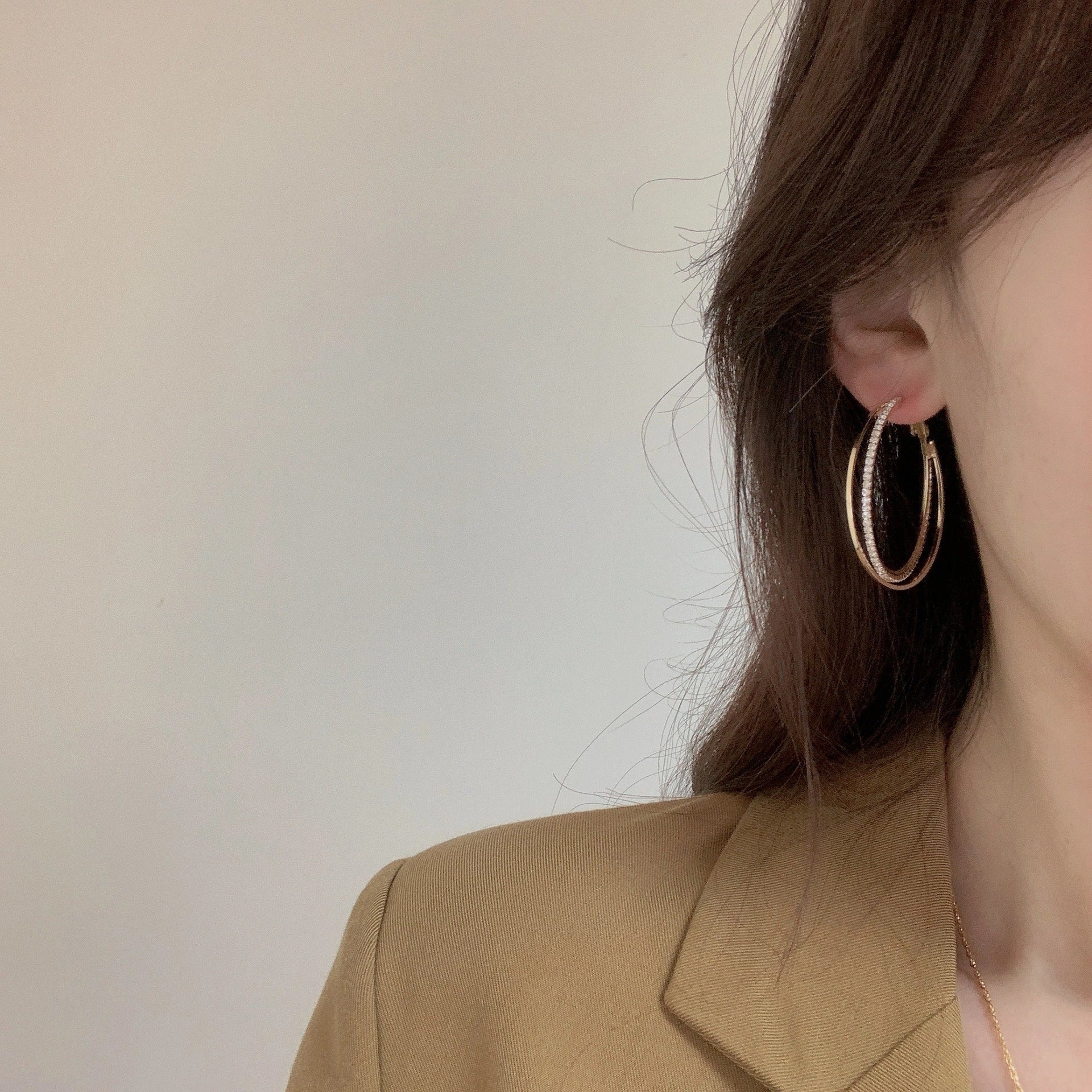 Geometric alloy earrings and bracelet set in gold and silver, modern design jewellery