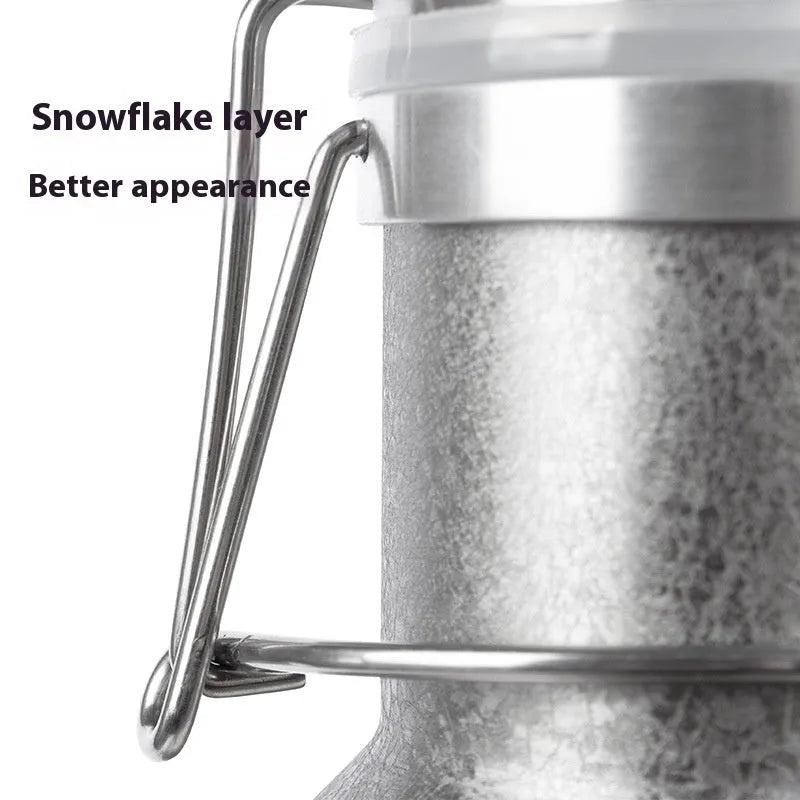 Stainless steel thermal pot with large capacity, showing single-layer and double-layer insulation options