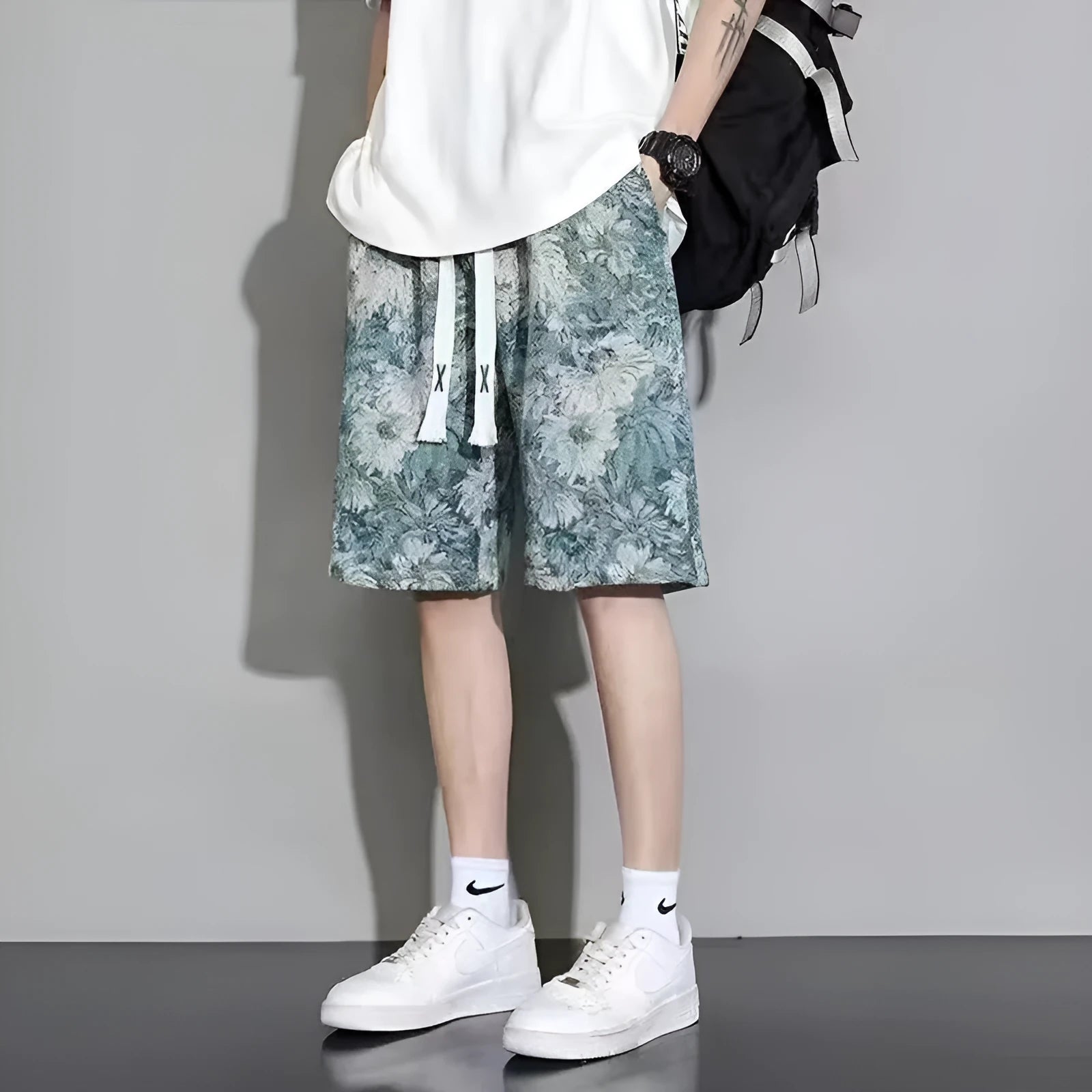 Men's summer fashion trousers in fifth pants length with five pocket design and polyester fibre fabric