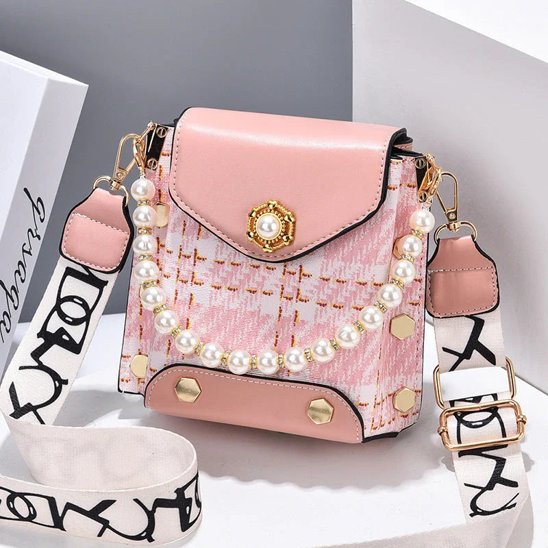 Stylish crossbody bag with pearl chain, made of durable PU leather and available in multiple colors