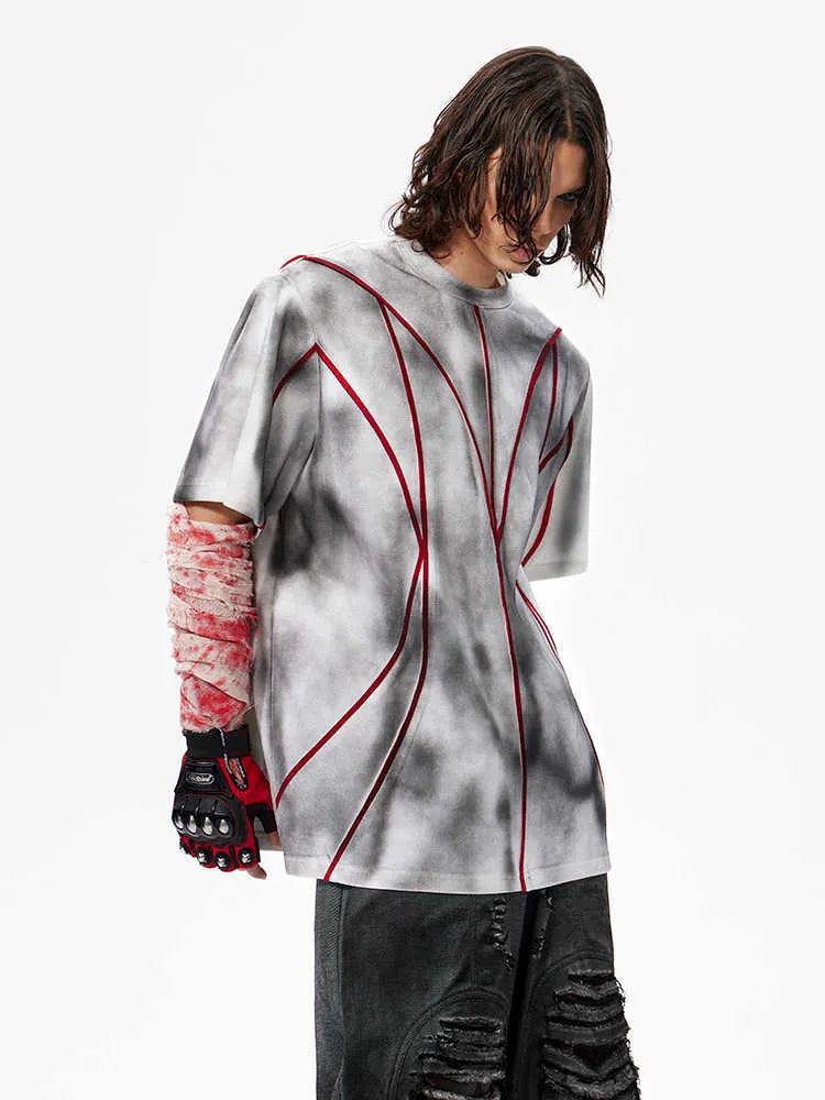 Padded shoulder short sleeve T-shirt with textured three-dimensional line patchwork design