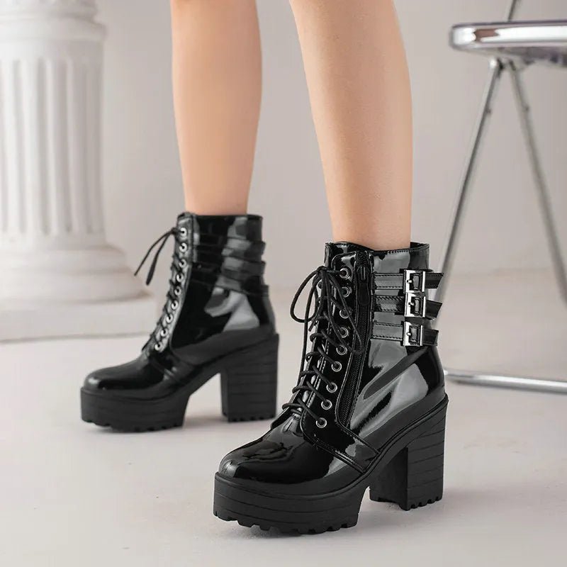 Women's black ankle boots with chunky heel and lace-up front