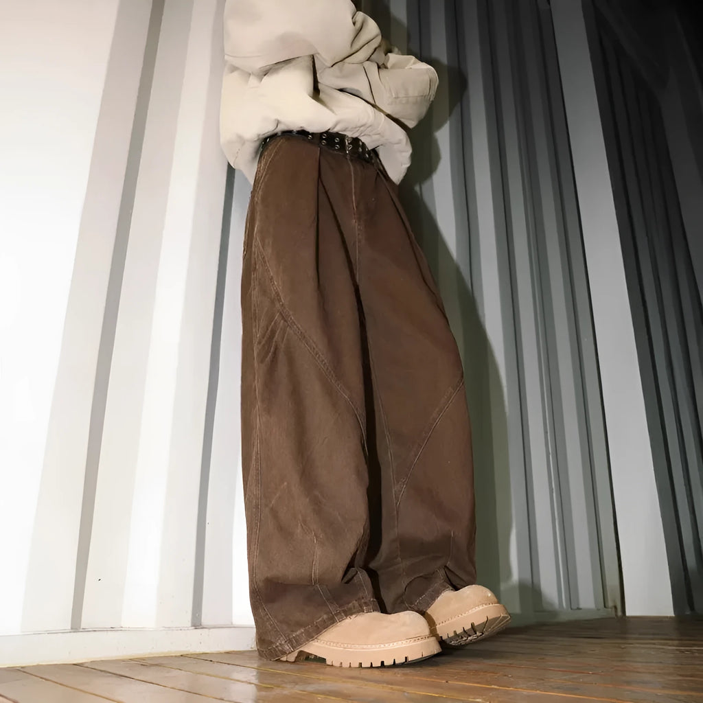Men's pleated straight-leg trousers in a loose fit, shown in apricot colour with striped pattern.