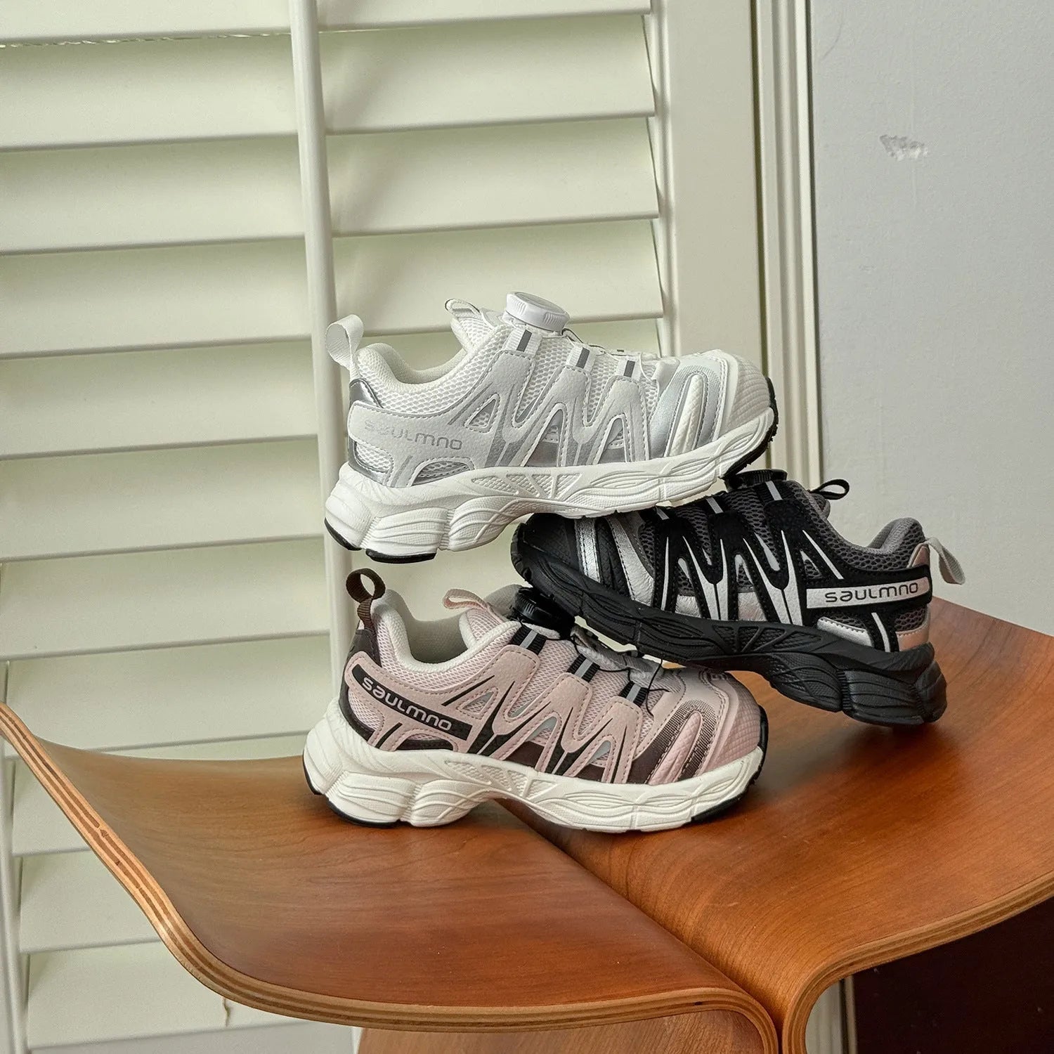 Unisex casual shoes with PU leather mesh upper in black, beige, or pink colour