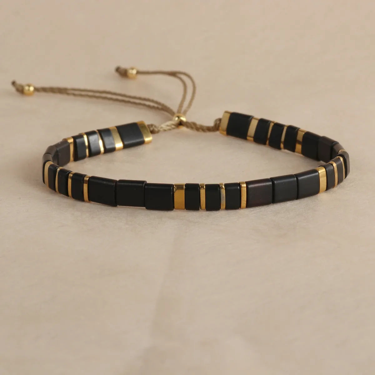 Geometric glass beaded bracelet in five colours for European American fashion