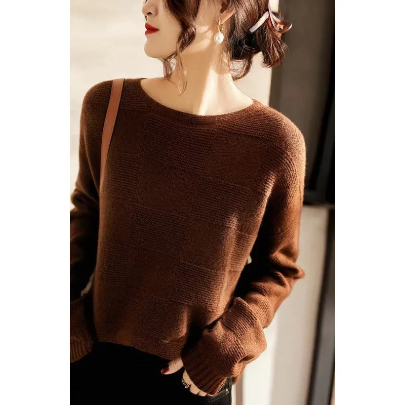 Seamless loose knit pullover jumper in green, front view