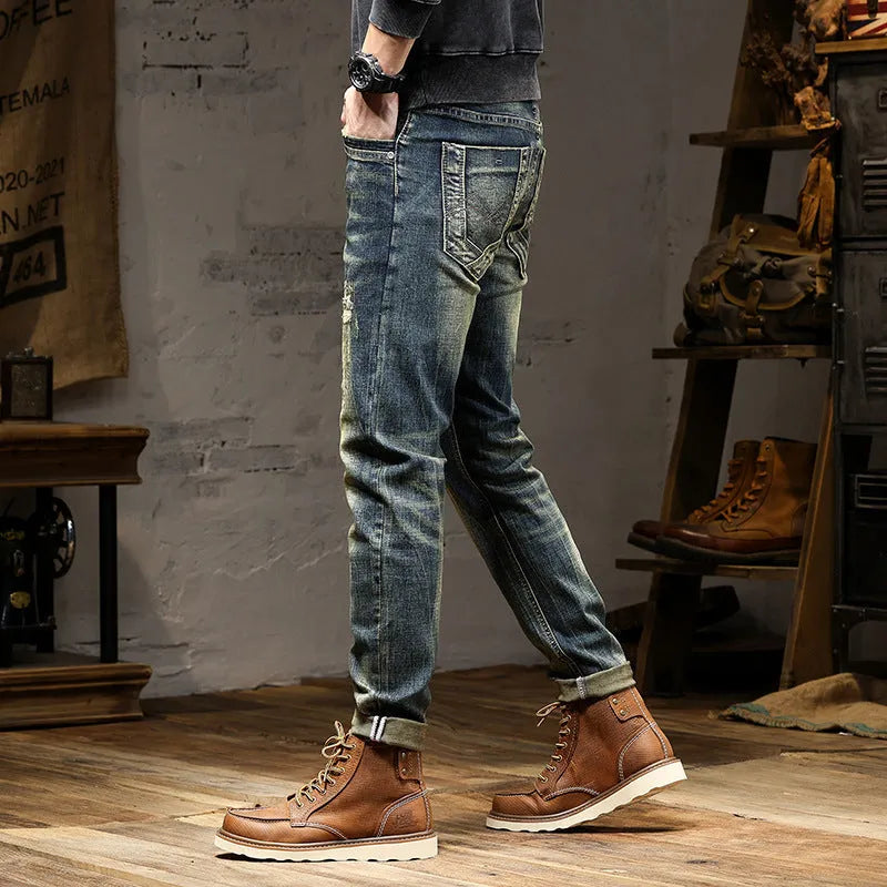 Men's slim-fit jeans in a retro colour with a zip fly, made from cotton denim