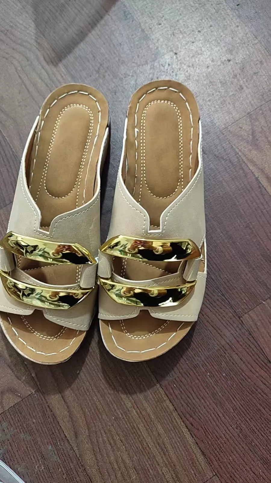 Solid colour Roman style platform flip-flops on a white background showing the artificial PU upper and rubber sole.