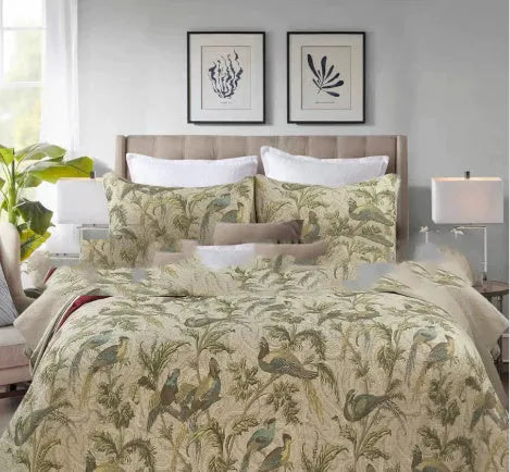 Blue American-style floral quilted cotton bedspread set on a bed, three-piece 230x250cm.