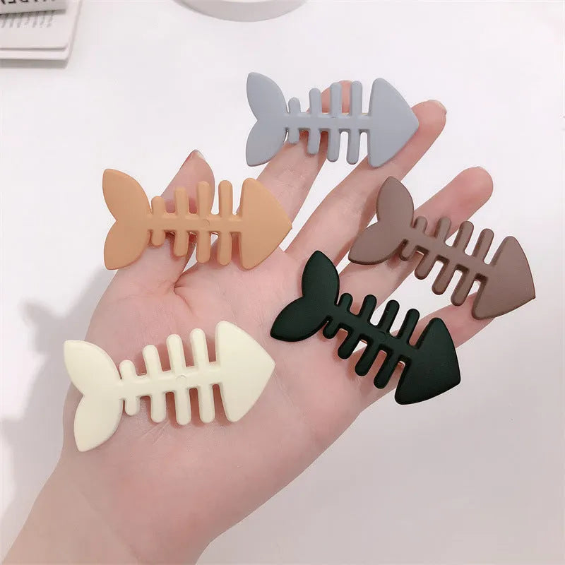 Fishbone pattern barrettes hair clips with duckbill clip mechanism in various colours