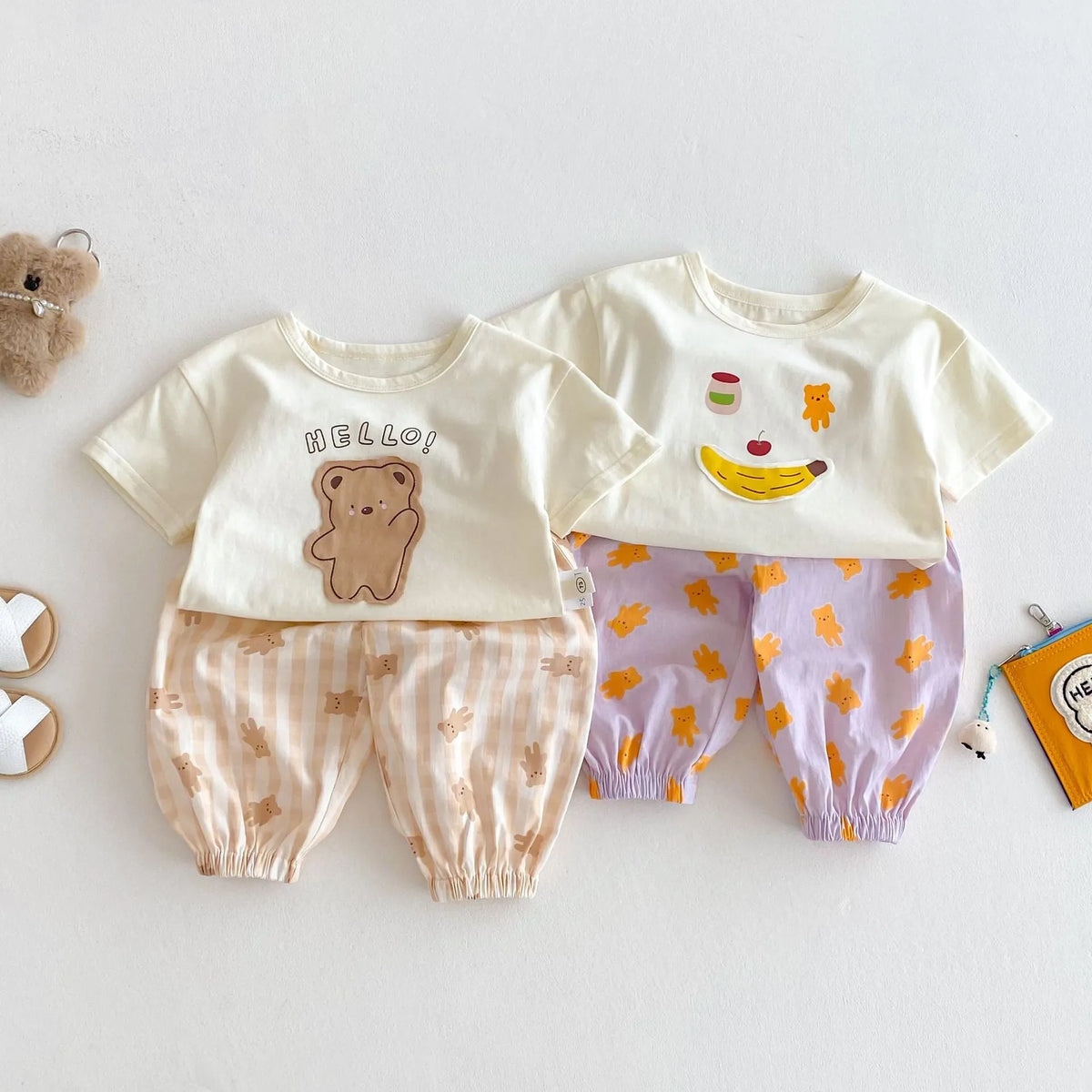 Children's suit with bear patch cartoon T-shirt and matching shorts in khaki colour, cotton-polyester blend