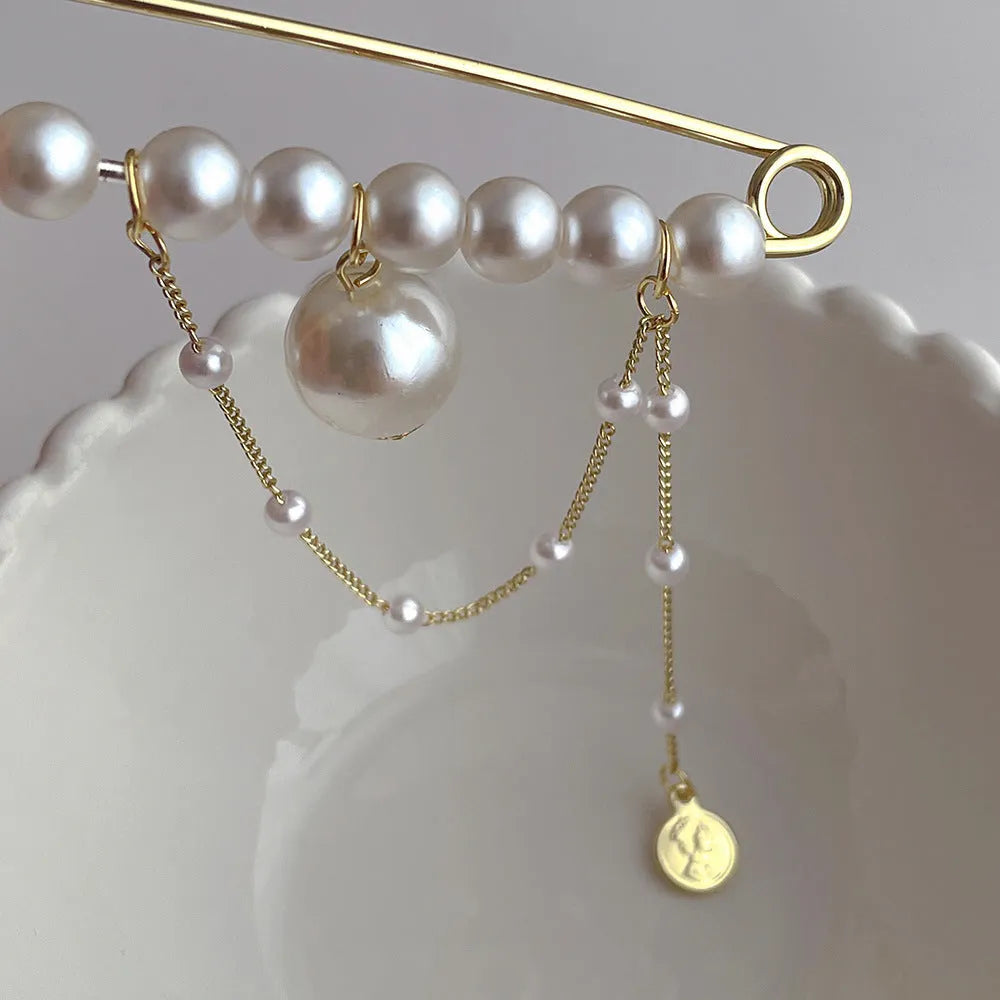 Ins Style Retro stick pearl brooch on metal base, unisex decorative pin with electroplated finish