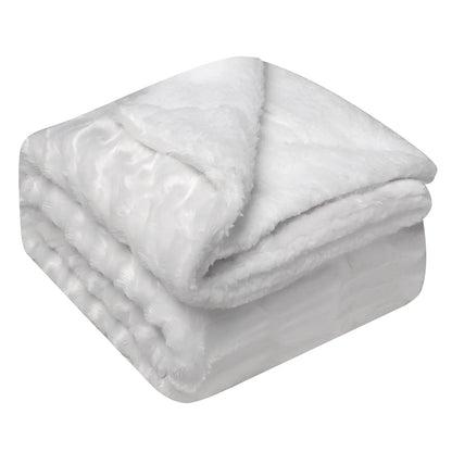 Thickened flannel polyester blanket in twist blue geometric pattern, weighing 1kg with coral fleece texture