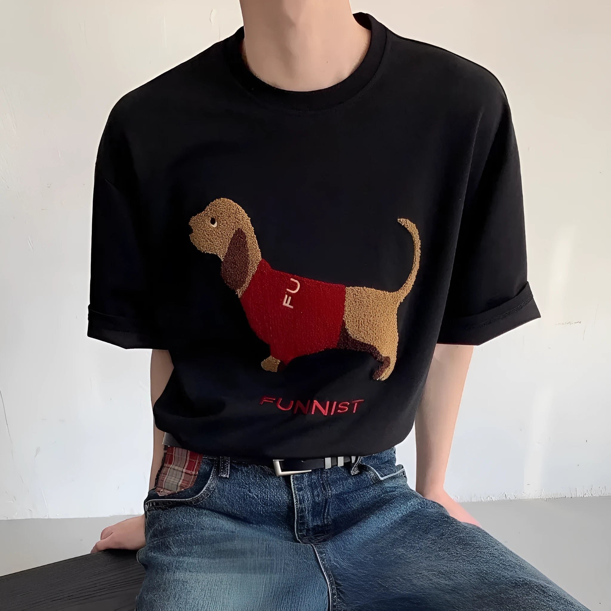 Sausage dog embroidered men's t-shirt in cotton with round neck and short sleeves