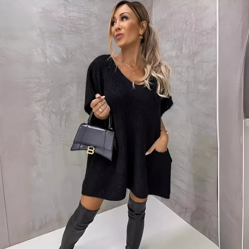 Loose fit V-neck long sleeve pullover top in deer velvet fabric with pockets, black colour