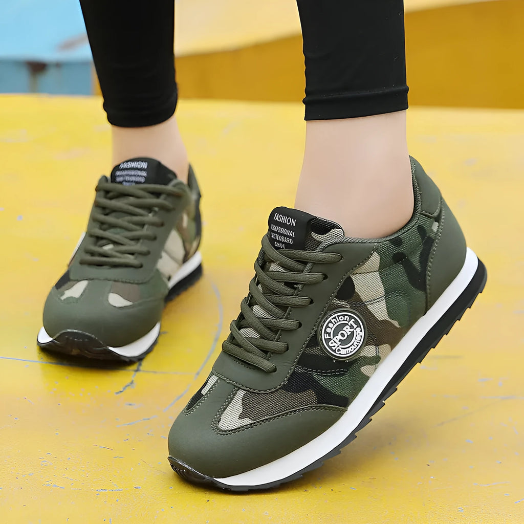 Camouflage pattern men's and women's running shoes with suede upper and low-top design