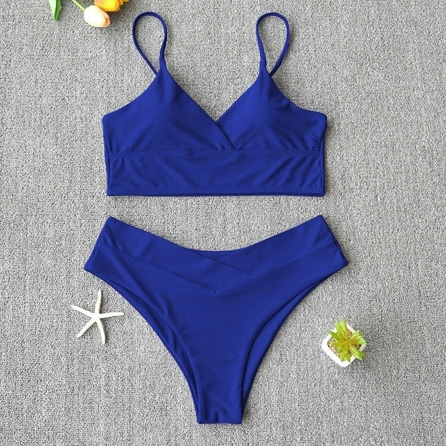 Women's two-piece swimsuit in rose red with polypropylene fibre fabric that resists chlorine