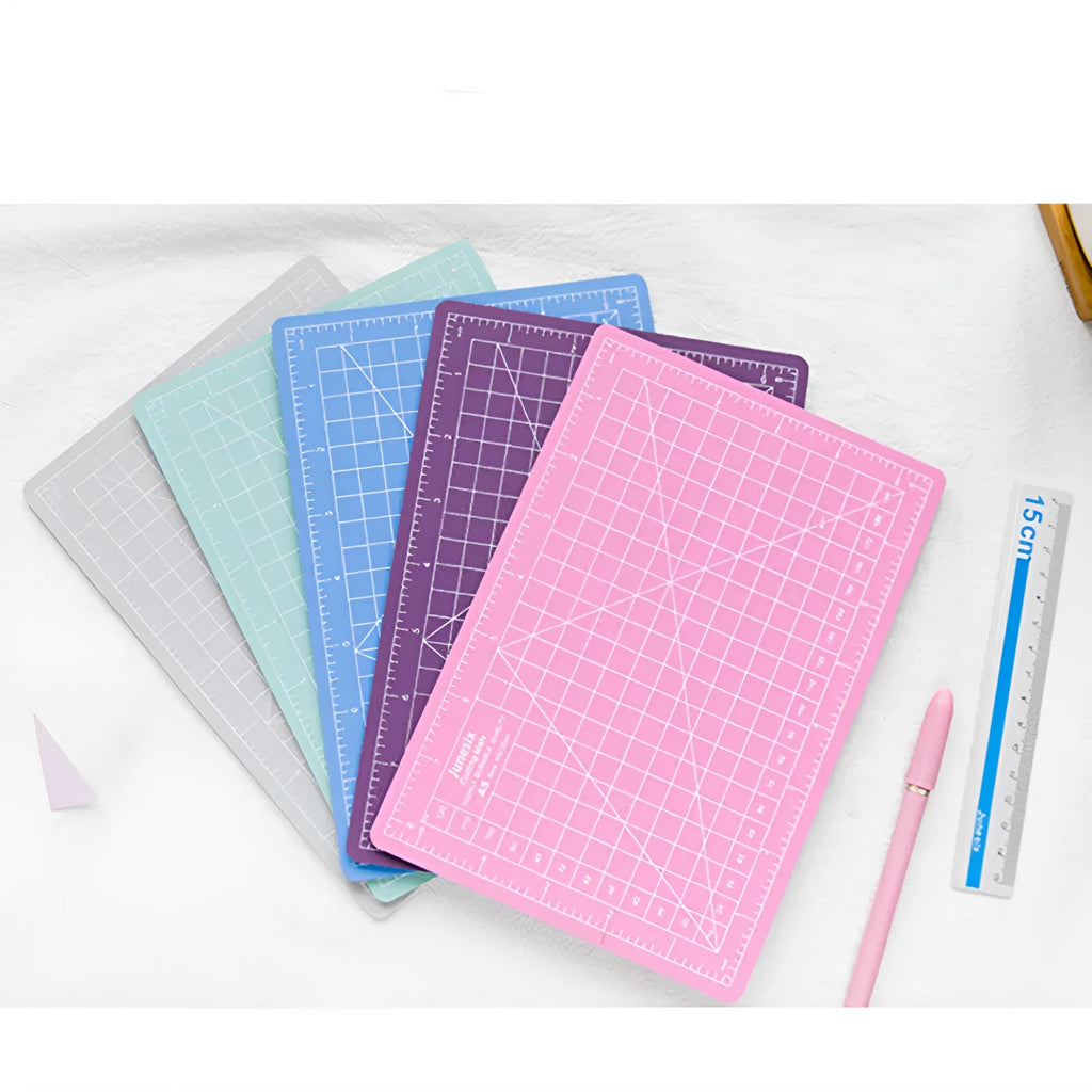 Art pen knife cutting board set with plastic and metal construction in multiple colour options