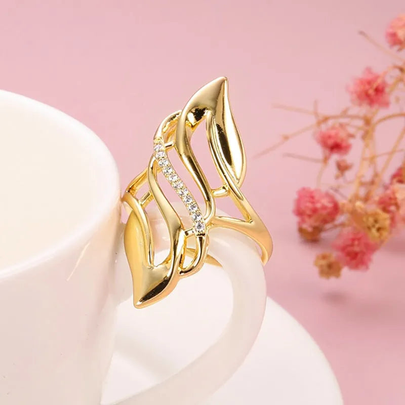 Women's exaggerated curve copper ring with zircon treatment in gold colour