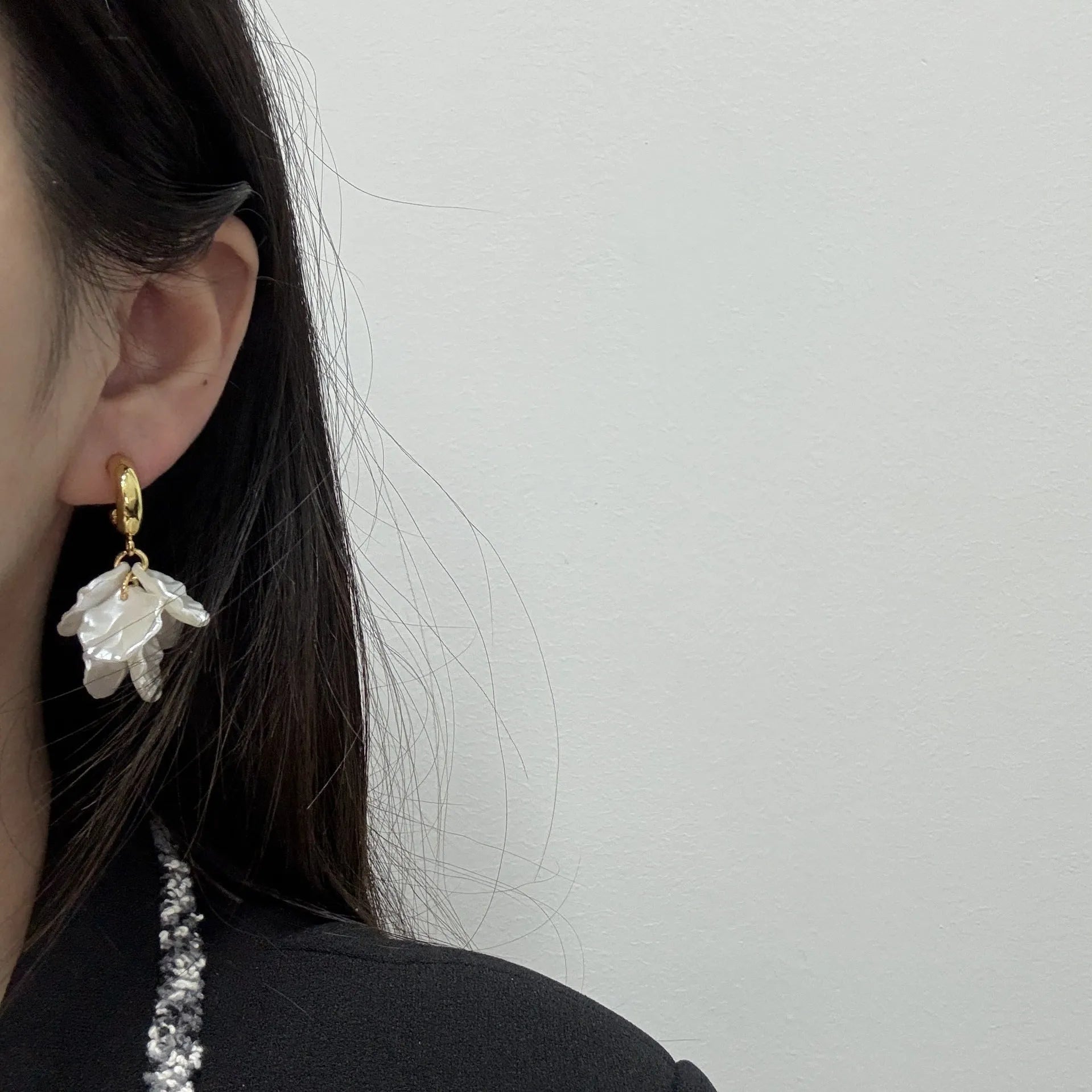 Tassel super fairy sweet silver needle pearl earrings with imitation pearl flower design and silver-tone finish