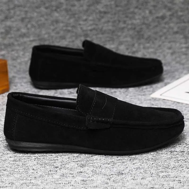 Men's black Gommino Korean fashion slip-on shoes with round toe and textured grape particle detailing on the PU upper.