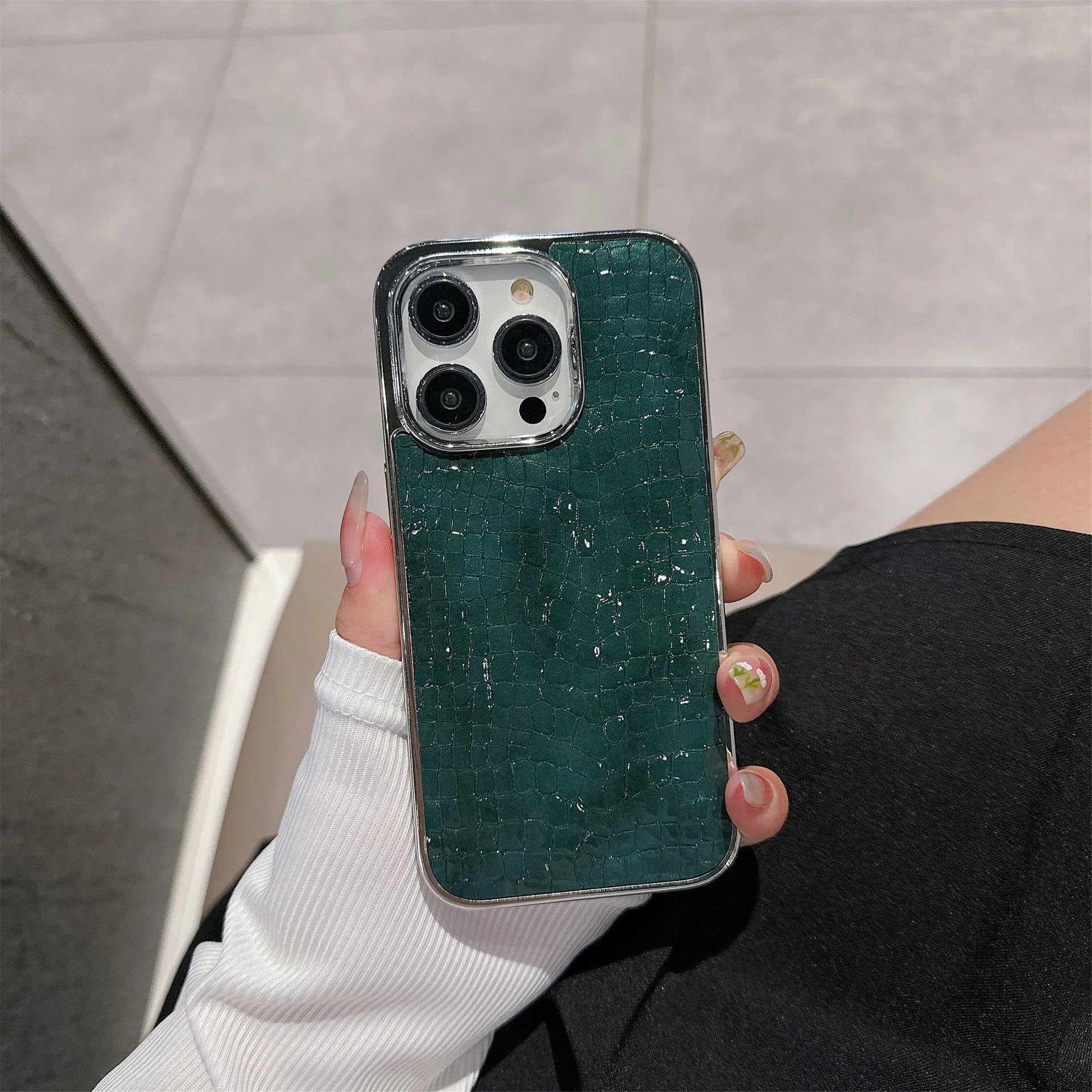 Advanced anti-fall phone case for iPhone 11-16 series, glossy crocodile pattern imitation leather, black colour