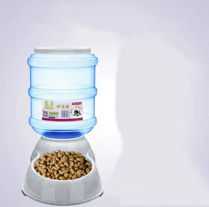Automatic pet feeder and water dispenser for cats and dogs with large capacity