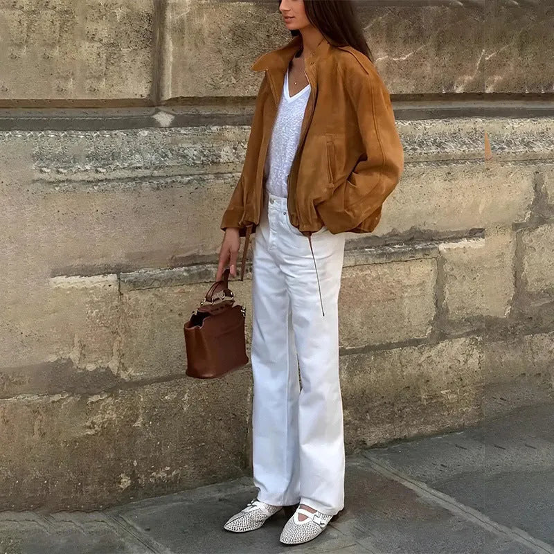 Solid colour loose-fit retro jacket with long sleeves on a hanger.