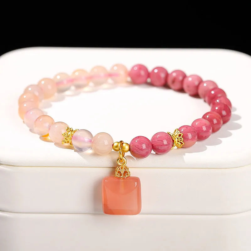 Green crystal bead bracelet for women with manual stringing and adjustable design
