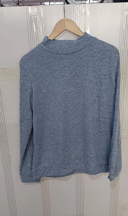 Women's long sleeve pullover sweater in solid colours for autumn and winter wear