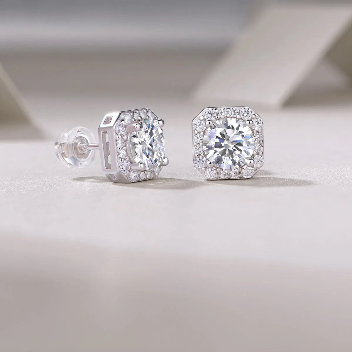 Rose In The Heart earrings set with 1-carat moissanite stud earrings in heart design, S925 silver platinum-plated, gift box packaging