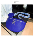 Solid colour women's crossbody bag with saddle lock zipper and horizontal square shape