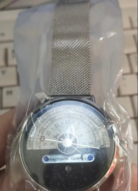 Men's gold and silver sports quartz watch with 40mm alloy case and choice of stainless steel or leather strap.