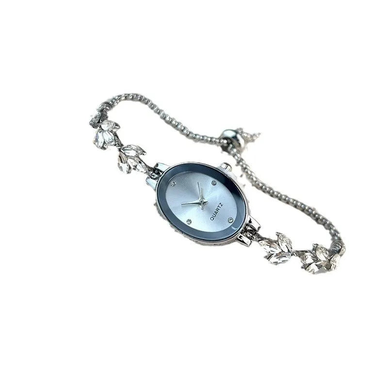 Women's oval retro quartz watch with alloy strap, 33mm dial, in gold colour on white background