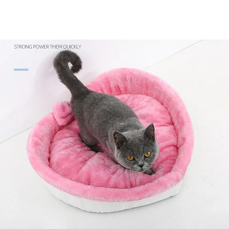 Heart-shaped pet nest for cats or small dogs made of linen and Arctic wool available in grey and pink in three sizes