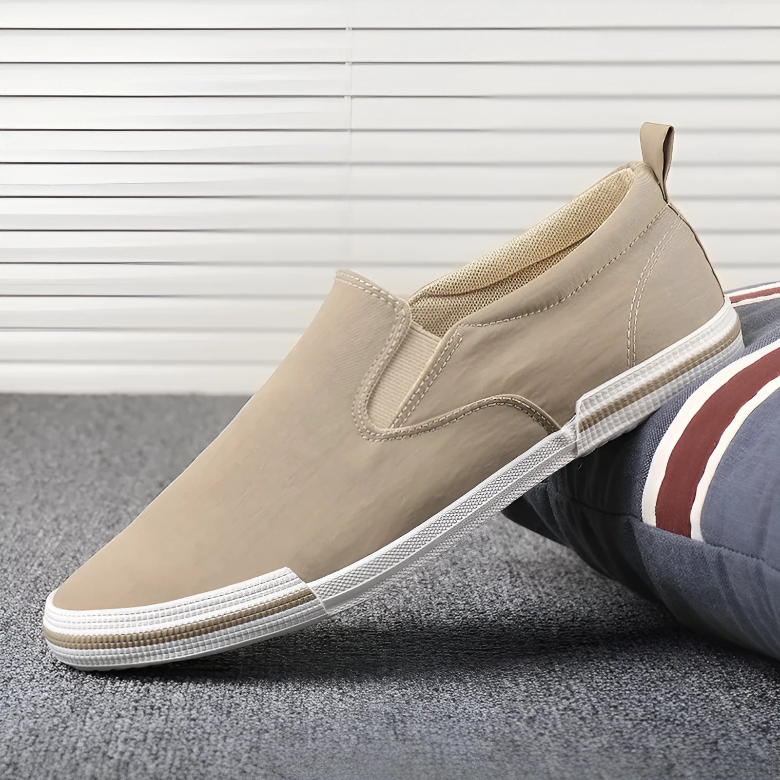 Men's low-top canvas sneakers in black orange, grey or khaki with vulcanised rubber soles