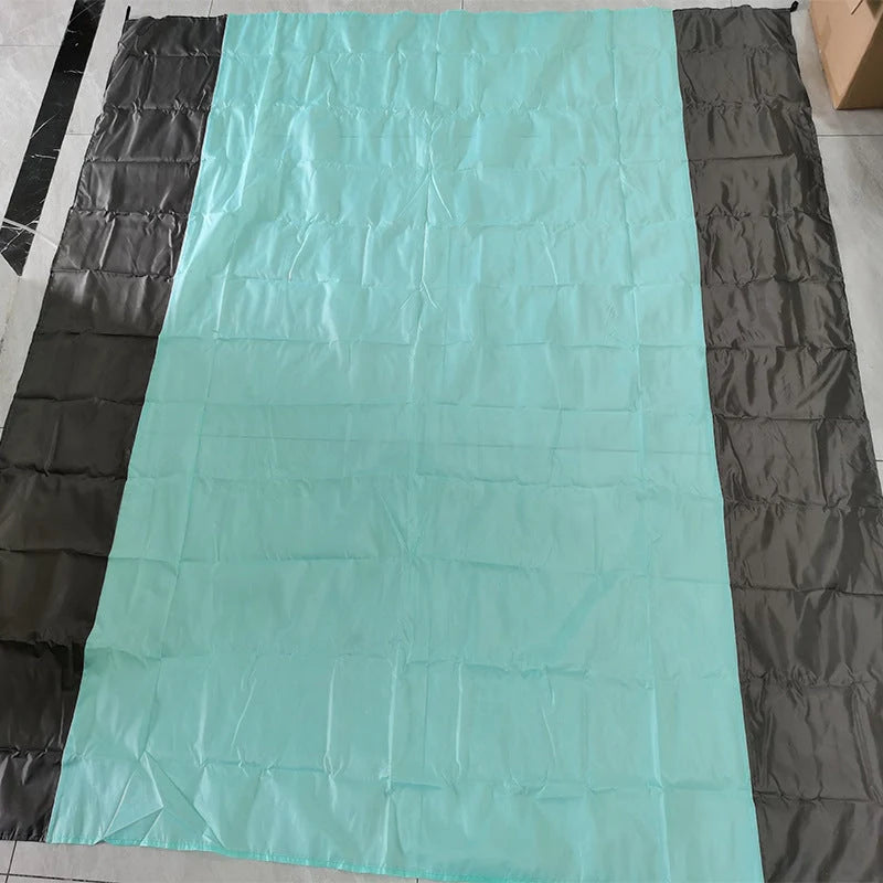 Foldable two-colour waterproof picnic mat for outdoor camping in vibrant colours