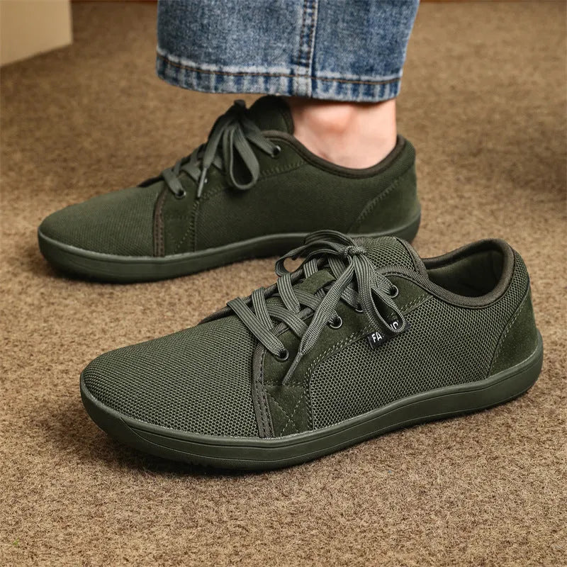 Men's low-top lace-up leisure sneaker with mesh upper, rubber sole, wide toe, flat heel, in black colour