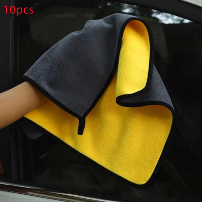 Two-colour double-sided car cleaning towel for scratch-free wash