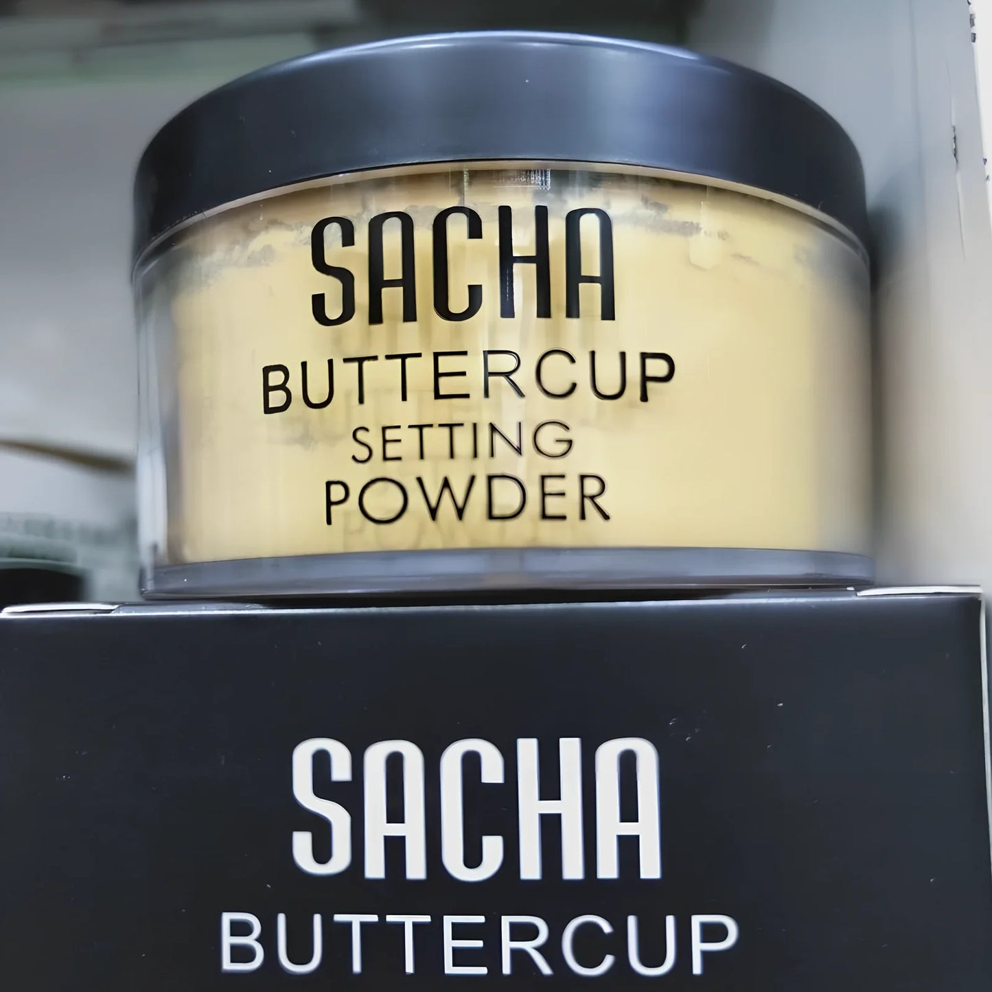 35ml jar of makeup artist's essential powder setting powder for oil control and long-lasting foundation hold