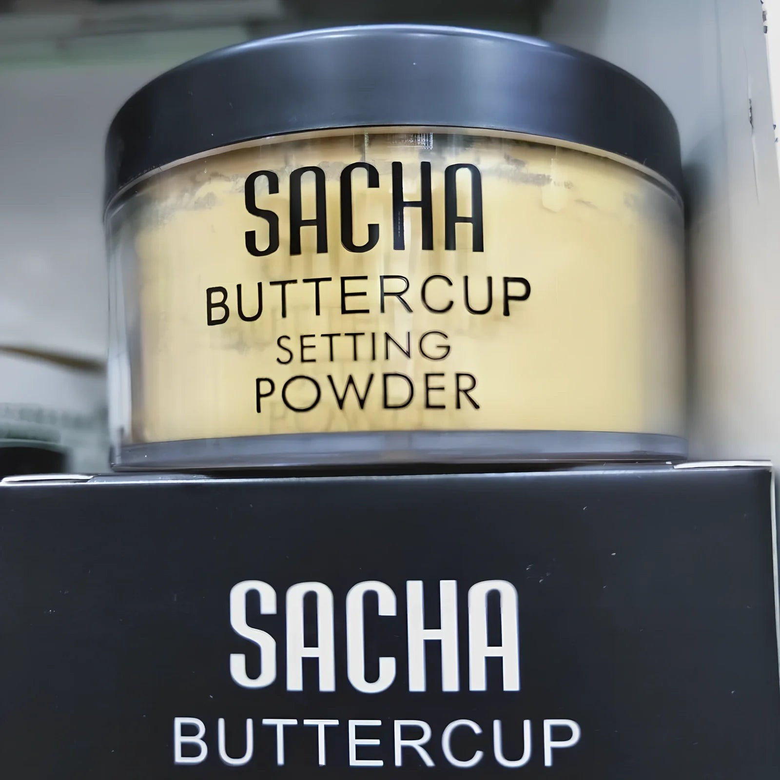 35ml jar of makeup artist's essential powder setting powder for oil control and long-lasting foundation hold