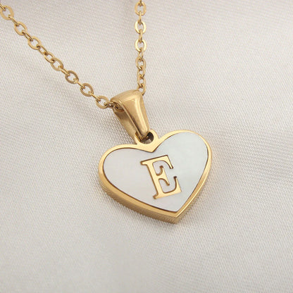 Personalized 26-letter heart-shaped necklace made of stainless steel and white shell