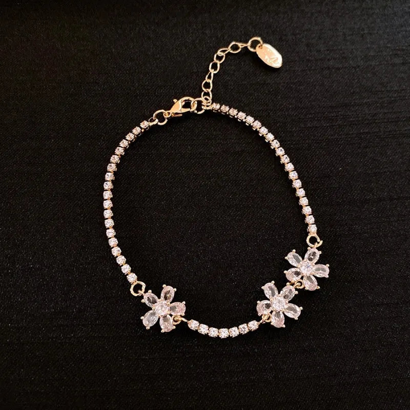 Geometric quadrilateral zircon bracelet for women in gold colour