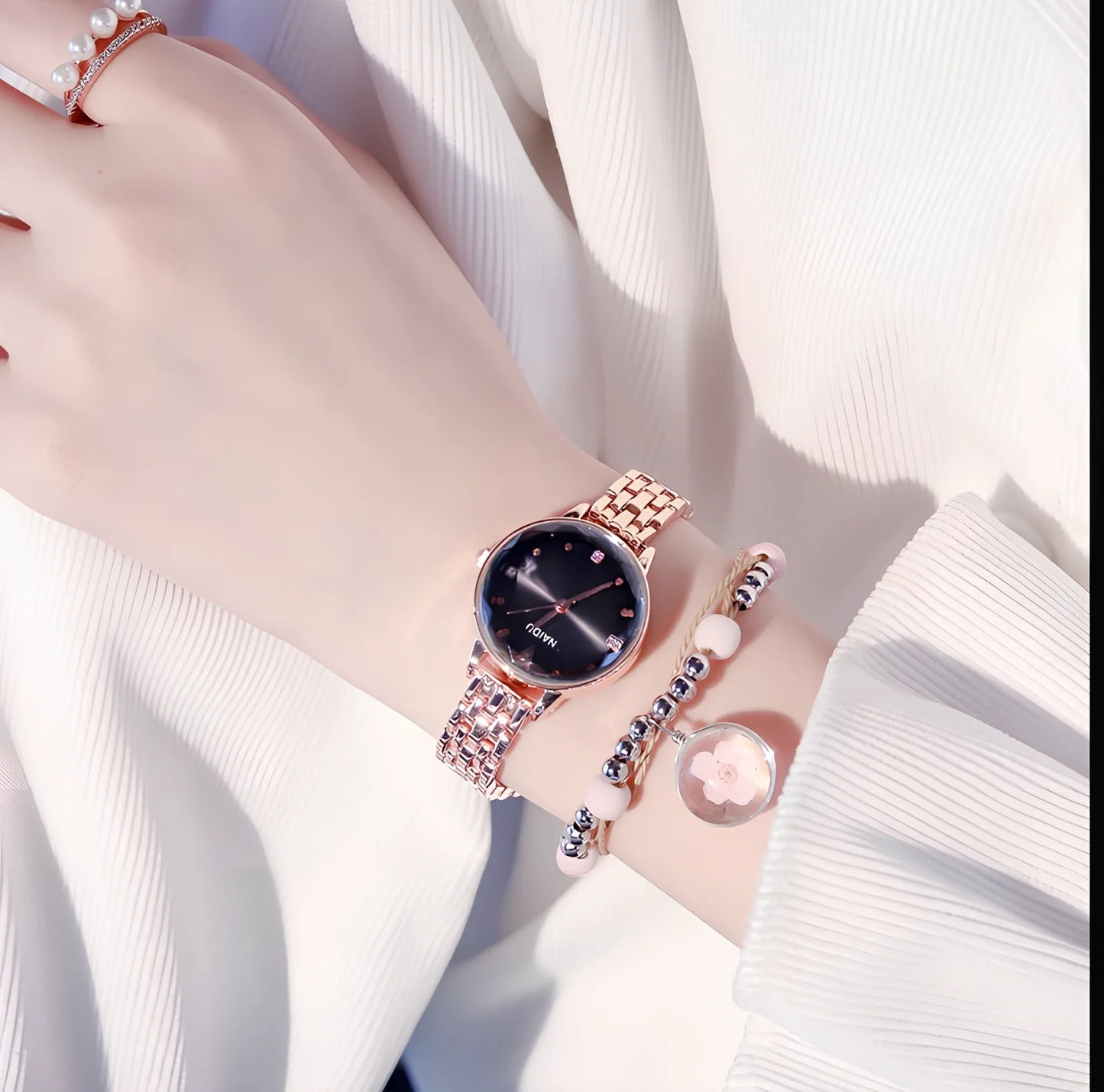 Women's alloy quartz watch in black with 40mm case, 9mm thick, 230mm band, quartz movement for daily accuracy