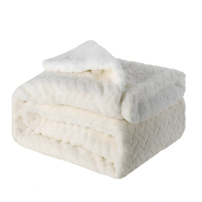 Thickened flannel polyester blanket in twist blue geometric pattern, weighing 1kg with coral fleece texture